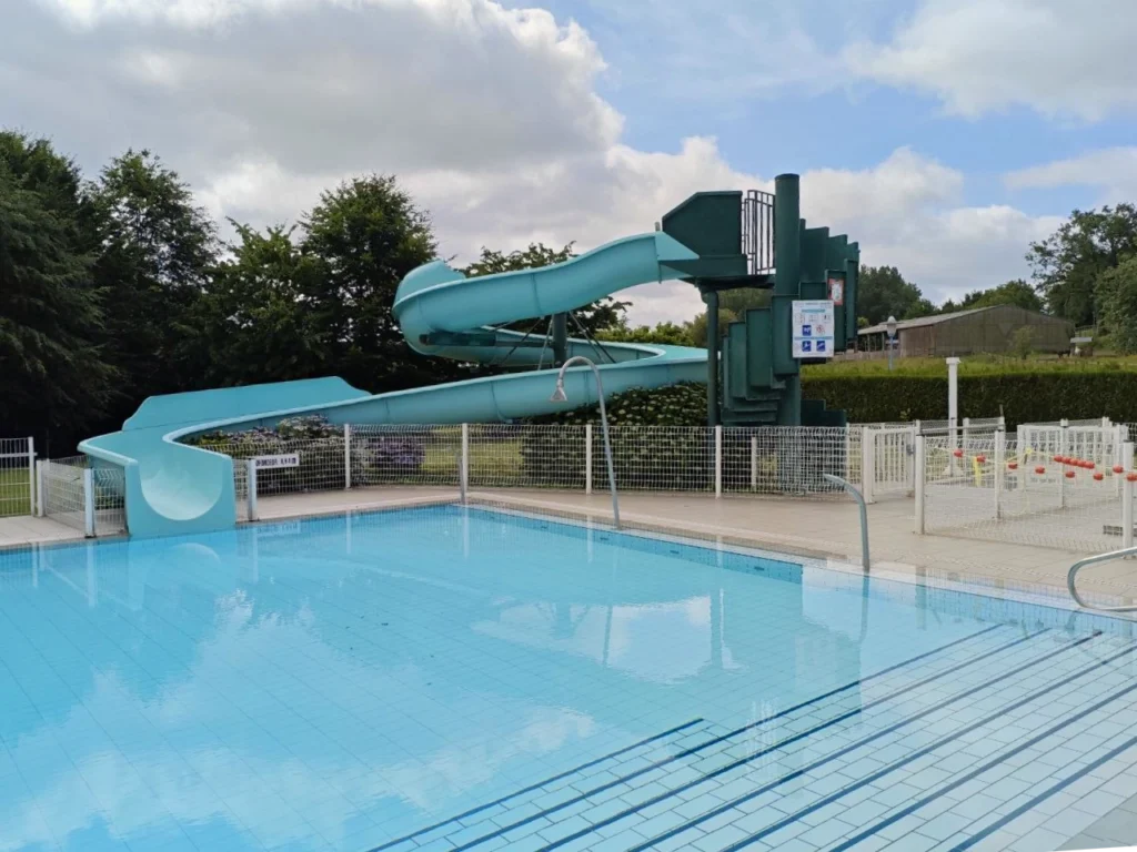 Toboggan aquatique de la piscine du Camping Parc de Vaux
