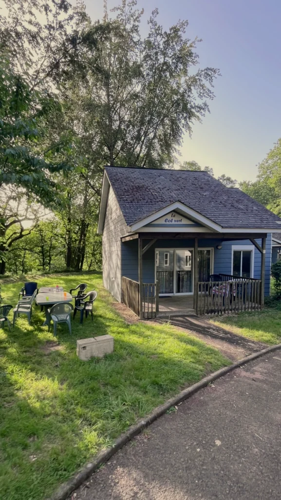 Chalet Le Col Vert au Camping Parc de Vaux à Ambrières-les-Vallées