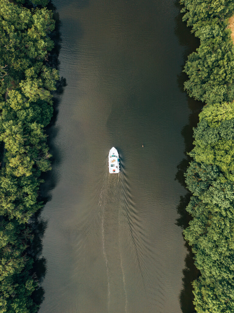 Balade en bateau habitable sur la rivière la Mayenne